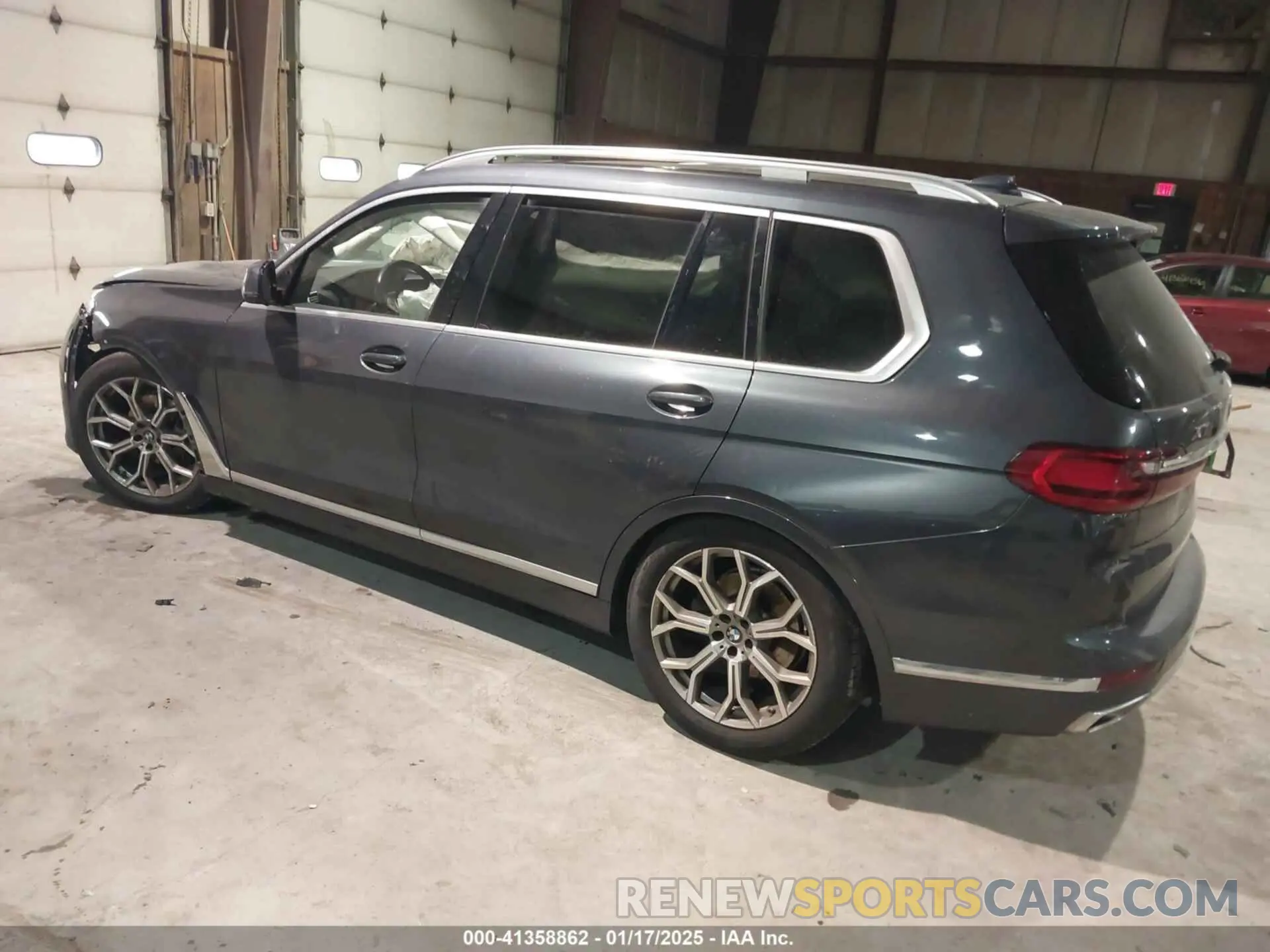 3 Photograph of a damaged car 5UXCW2C04M9E43533 BMW X7 2021