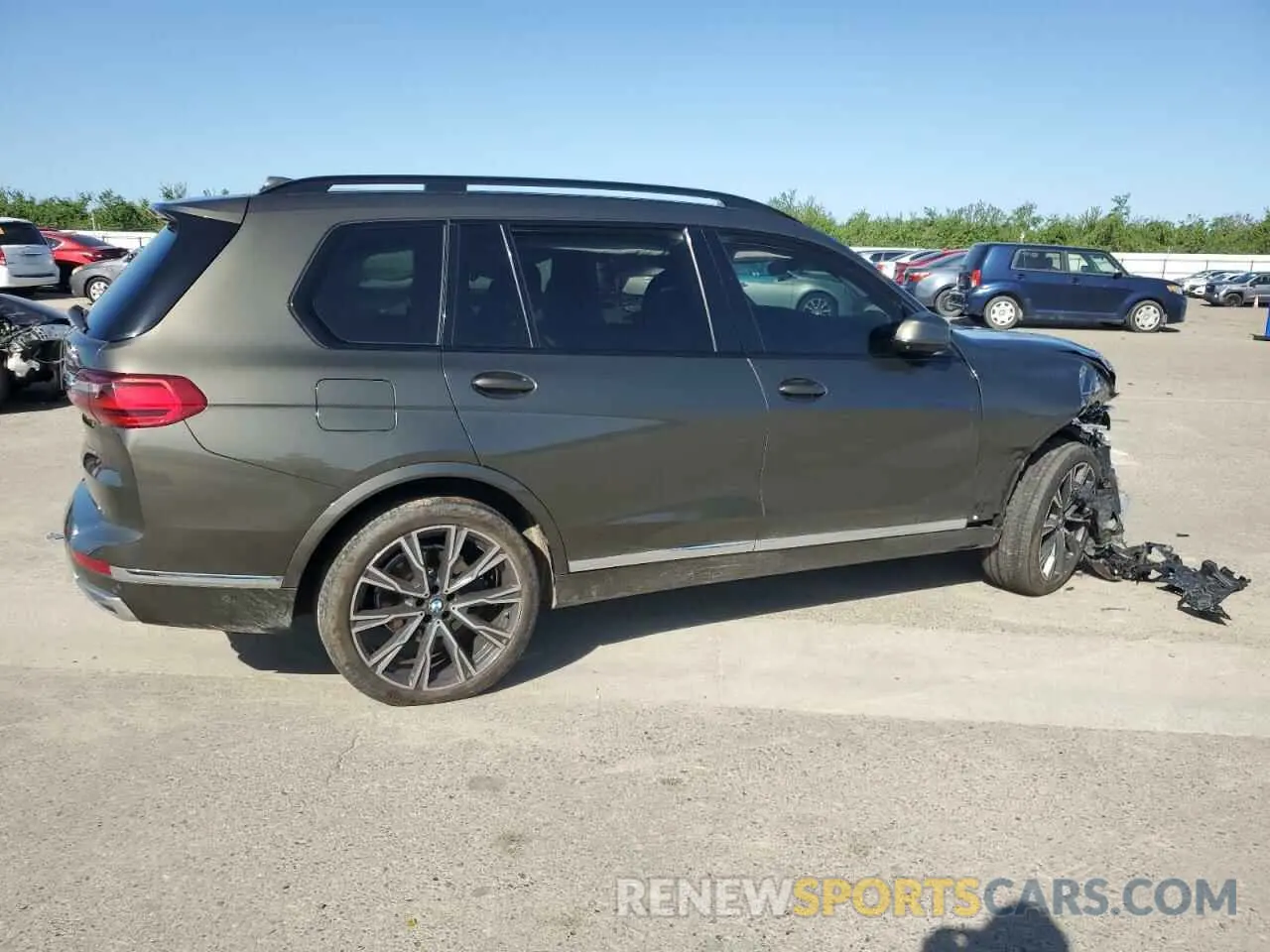 3 Photograph of a damaged car 5UXCW2C04M9F03701 BMW X7 2021