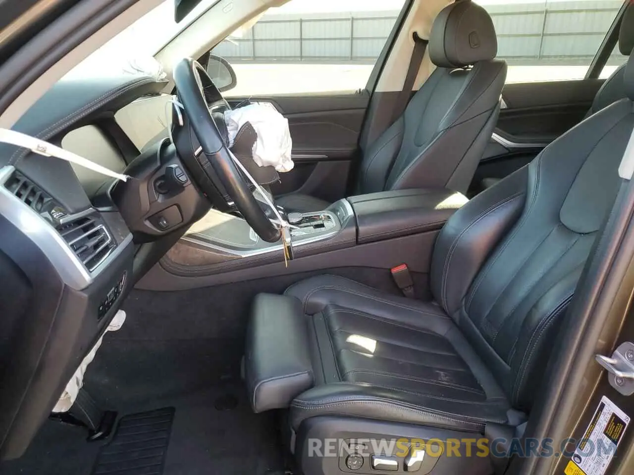 7 Photograph of a damaged car 5UXCW2C04M9F03701 BMW X7 2021