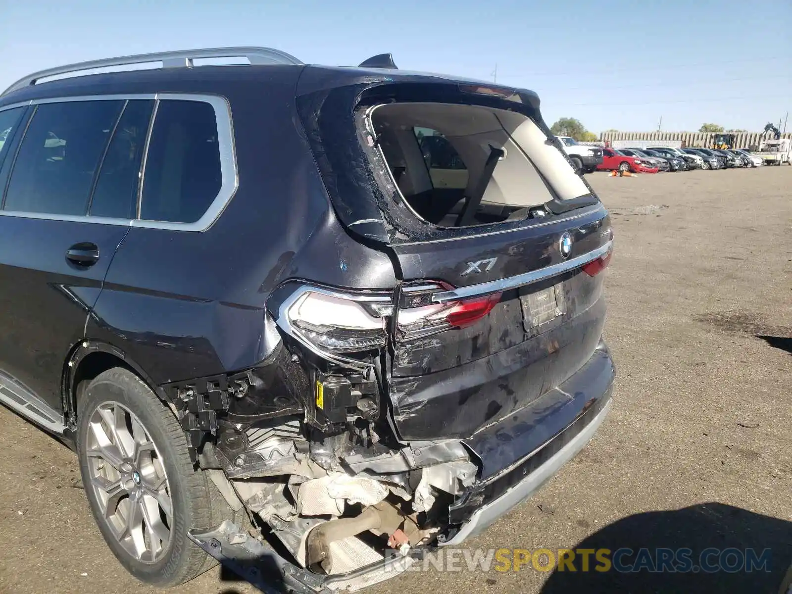 9 Photograph of a damaged car 5UXCW2C04M9F64448 BMW X7 2021