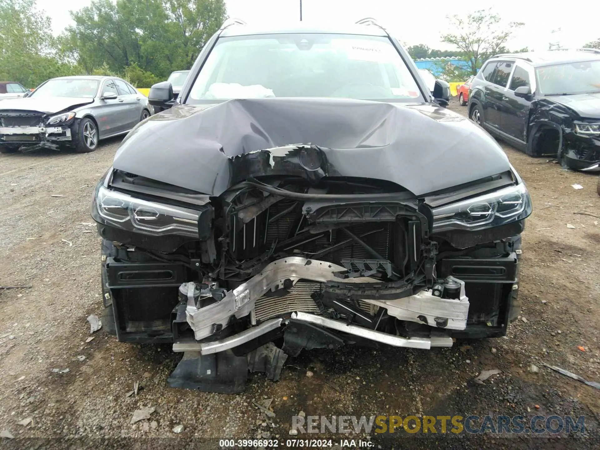 13 Photograph of a damaged car 5UXCW2C04M9G12837 BMW X7 2021