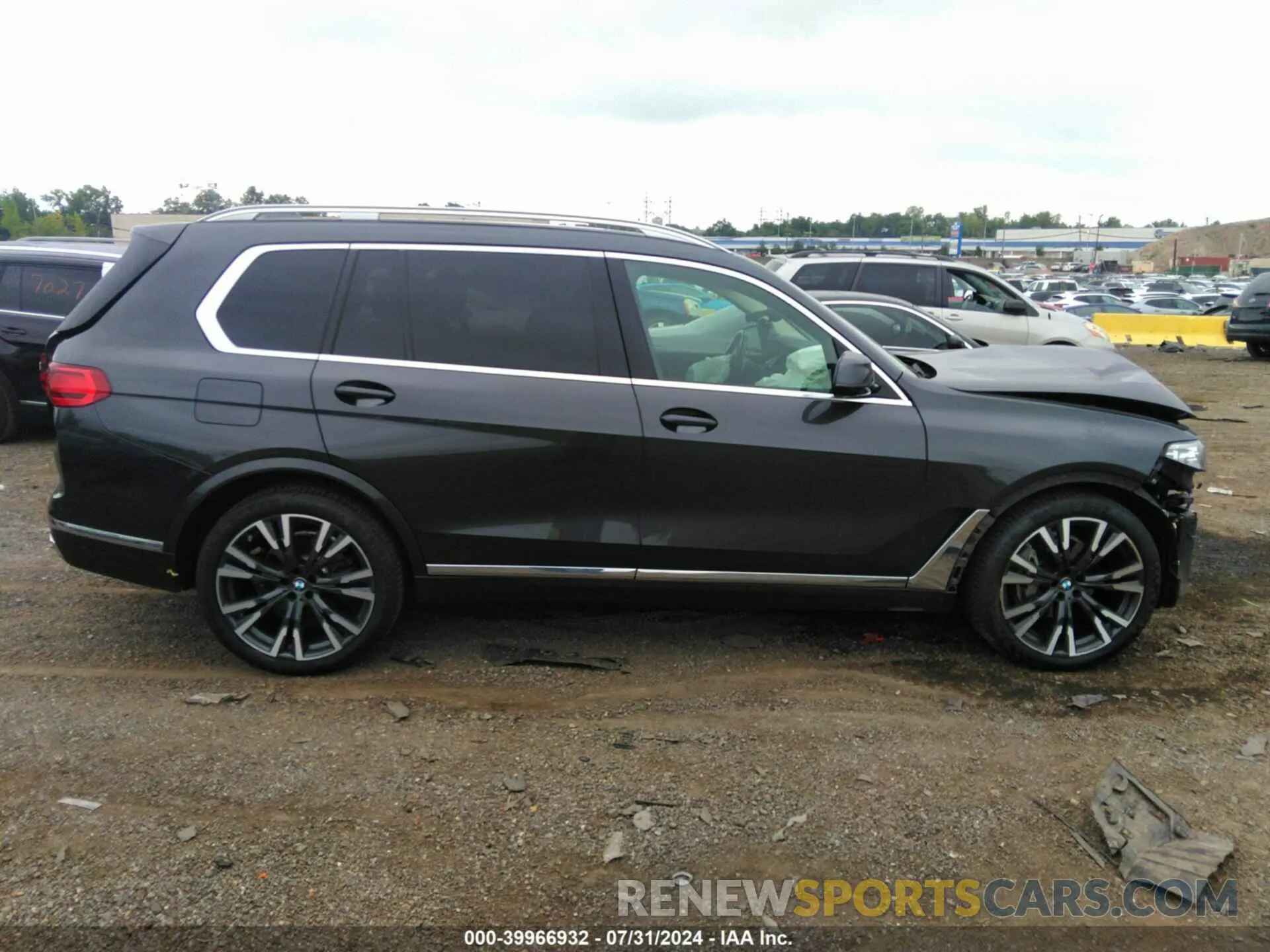 14 Photograph of a damaged car 5UXCW2C04M9G12837 BMW X7 2021