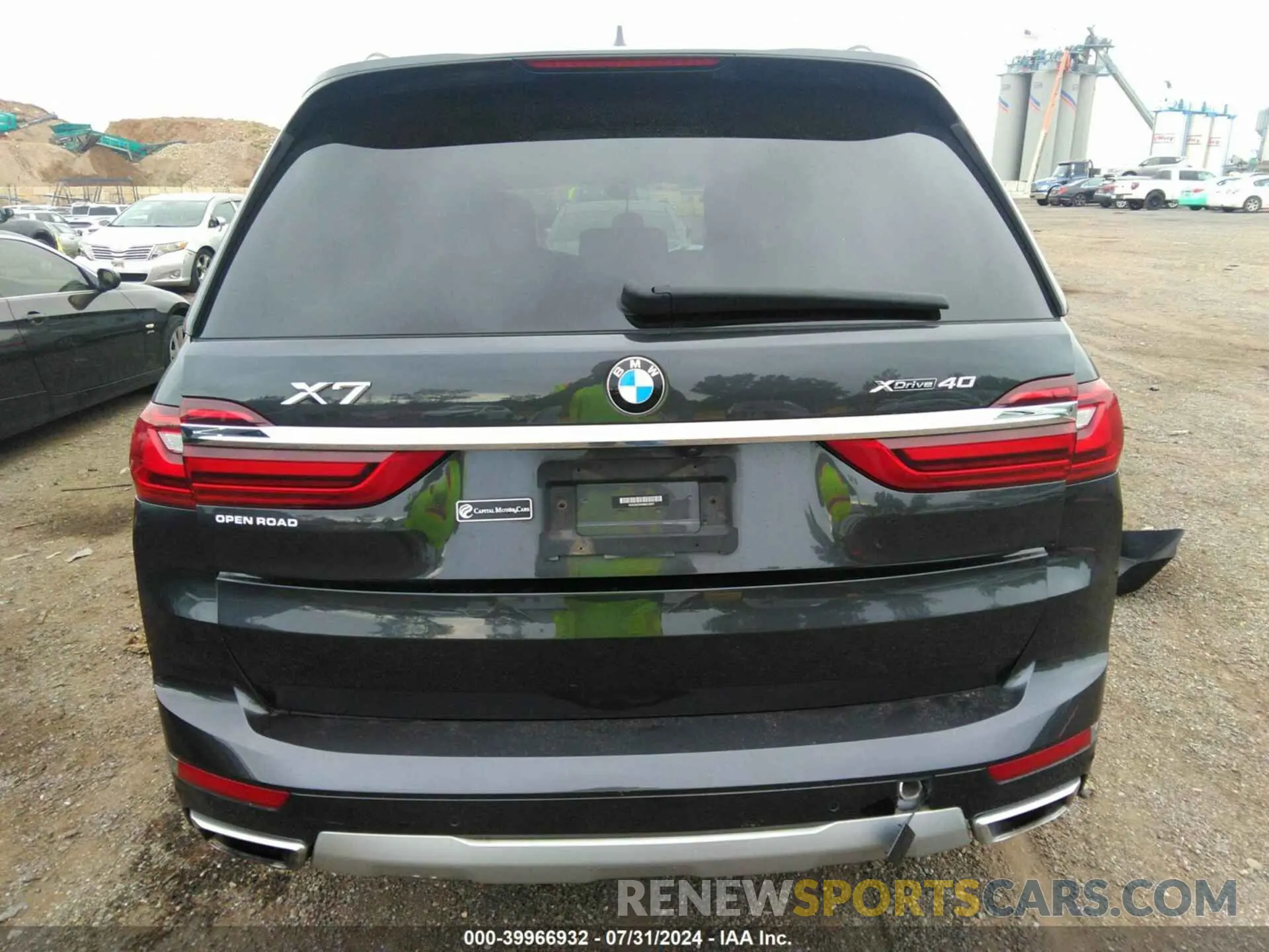 17 Photograph of a damaged car 5UXCW2C04M9G12837 BMW X7 2021