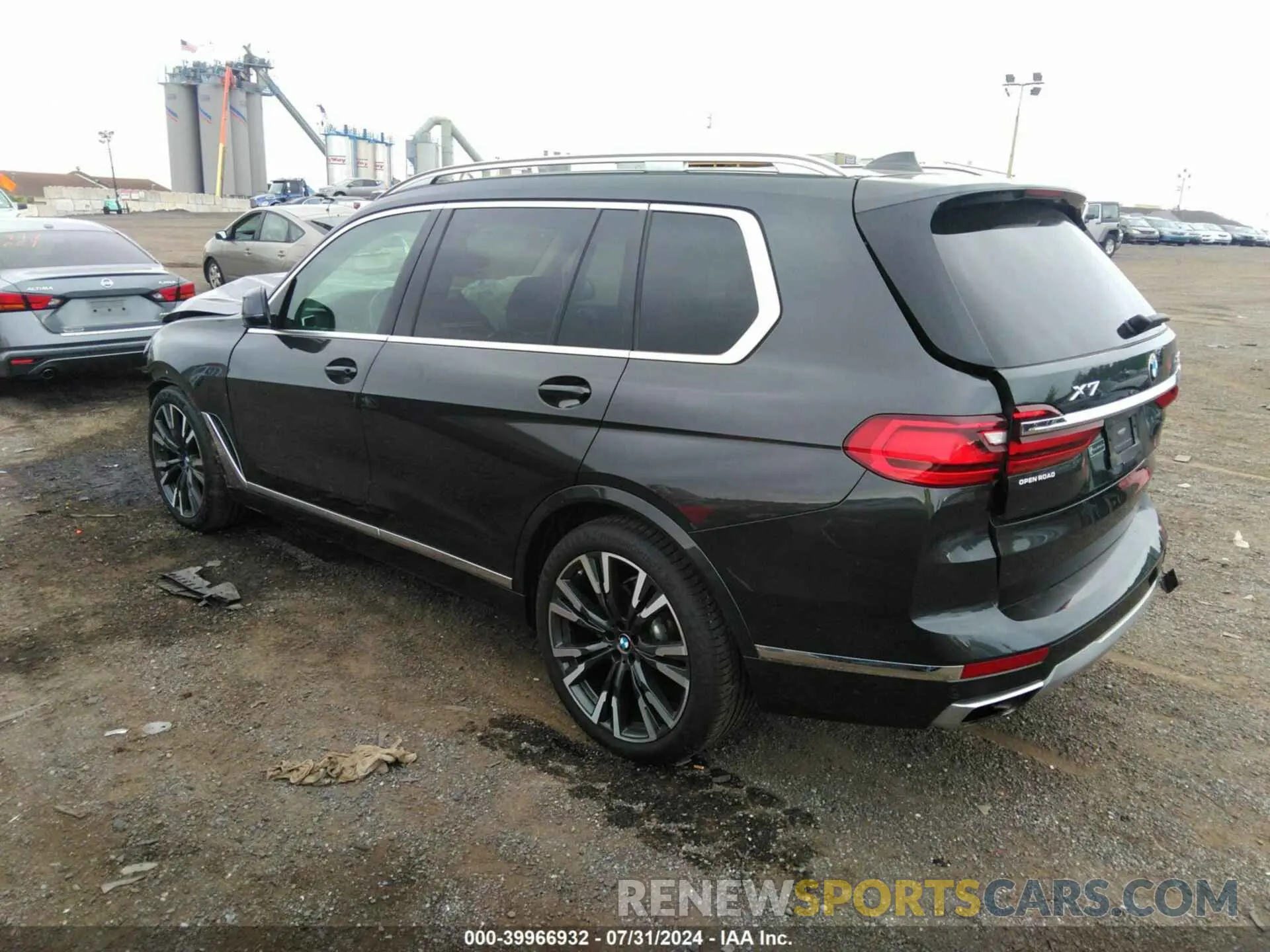 3 Photograph of a damaged car 5UXCW2C04M9G12837 BMW X7 2021