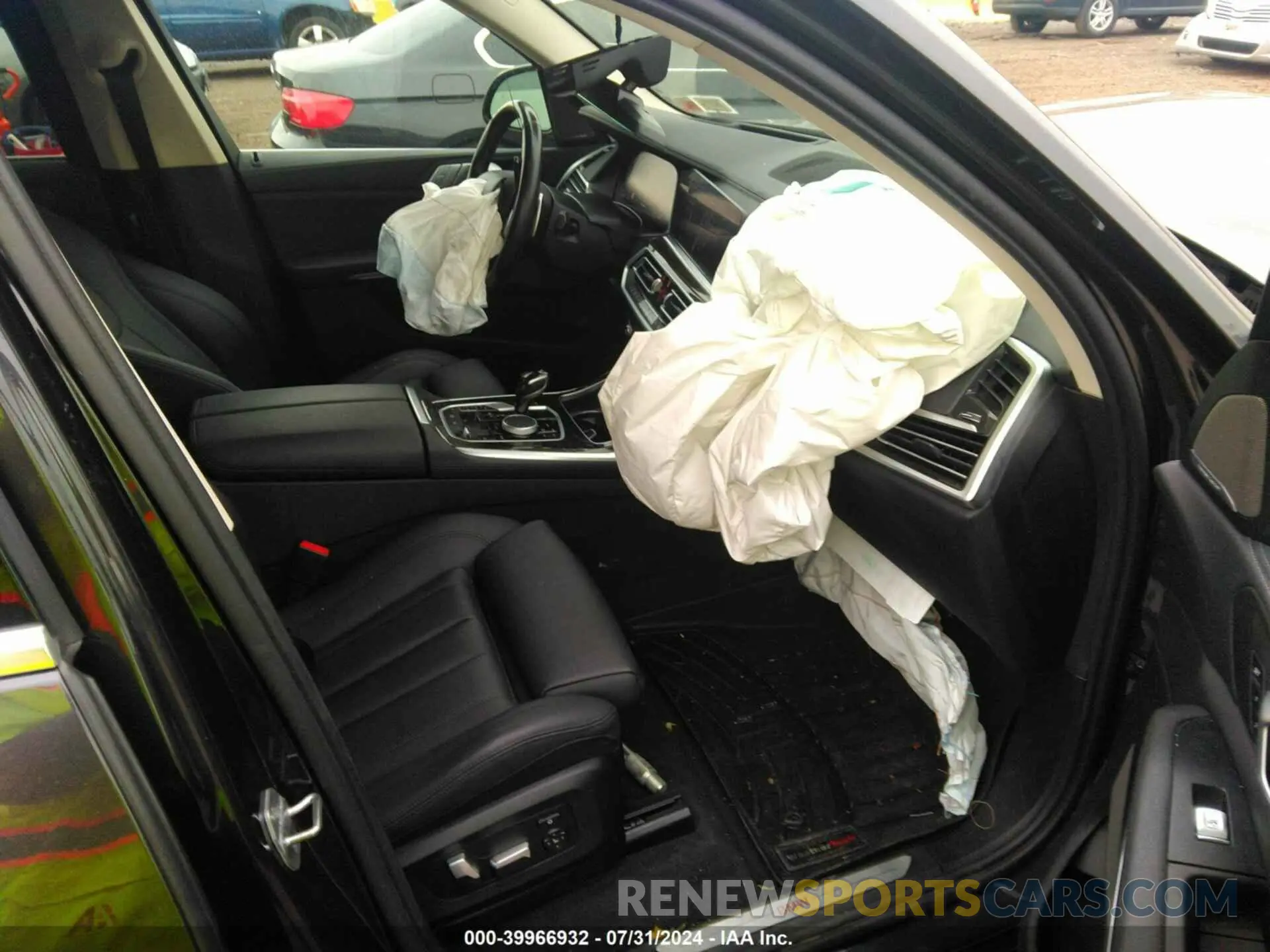 5 Photograph of a damaged car 5UXCW2C04M9G12837 BMW X7 2021