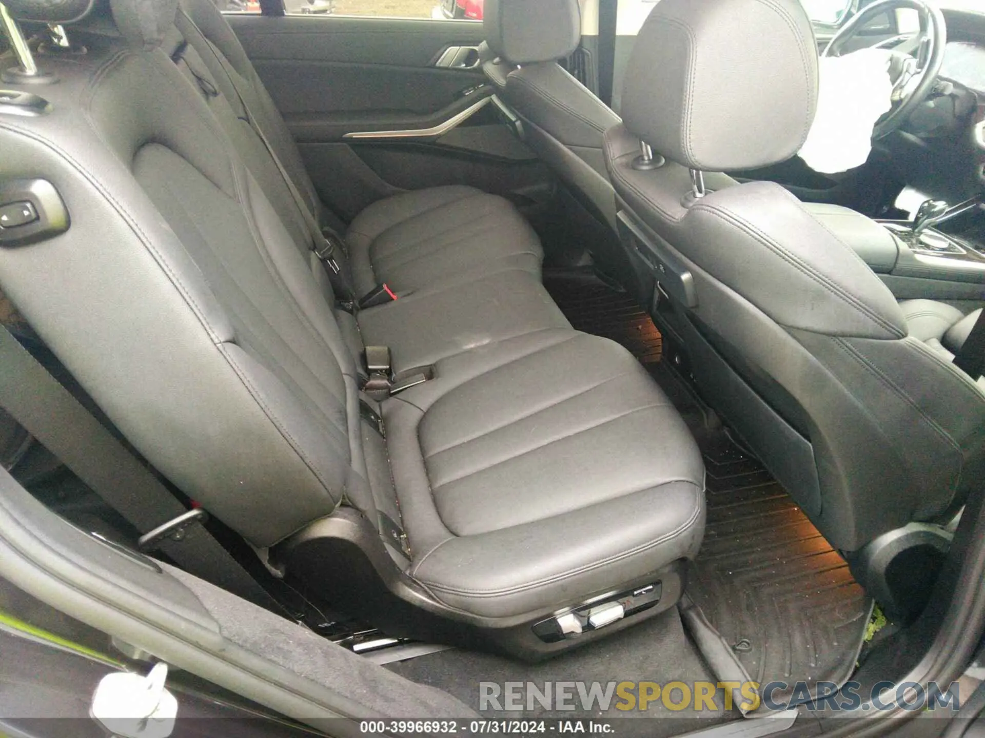 8 Photograph of a damaged car 5UXCW2C04M9G12837 BMW X7 2021