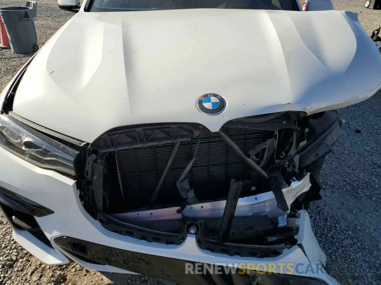 13 Photograph of a damaged car 5UXCW2C04M9G15348 BMW X7 2021