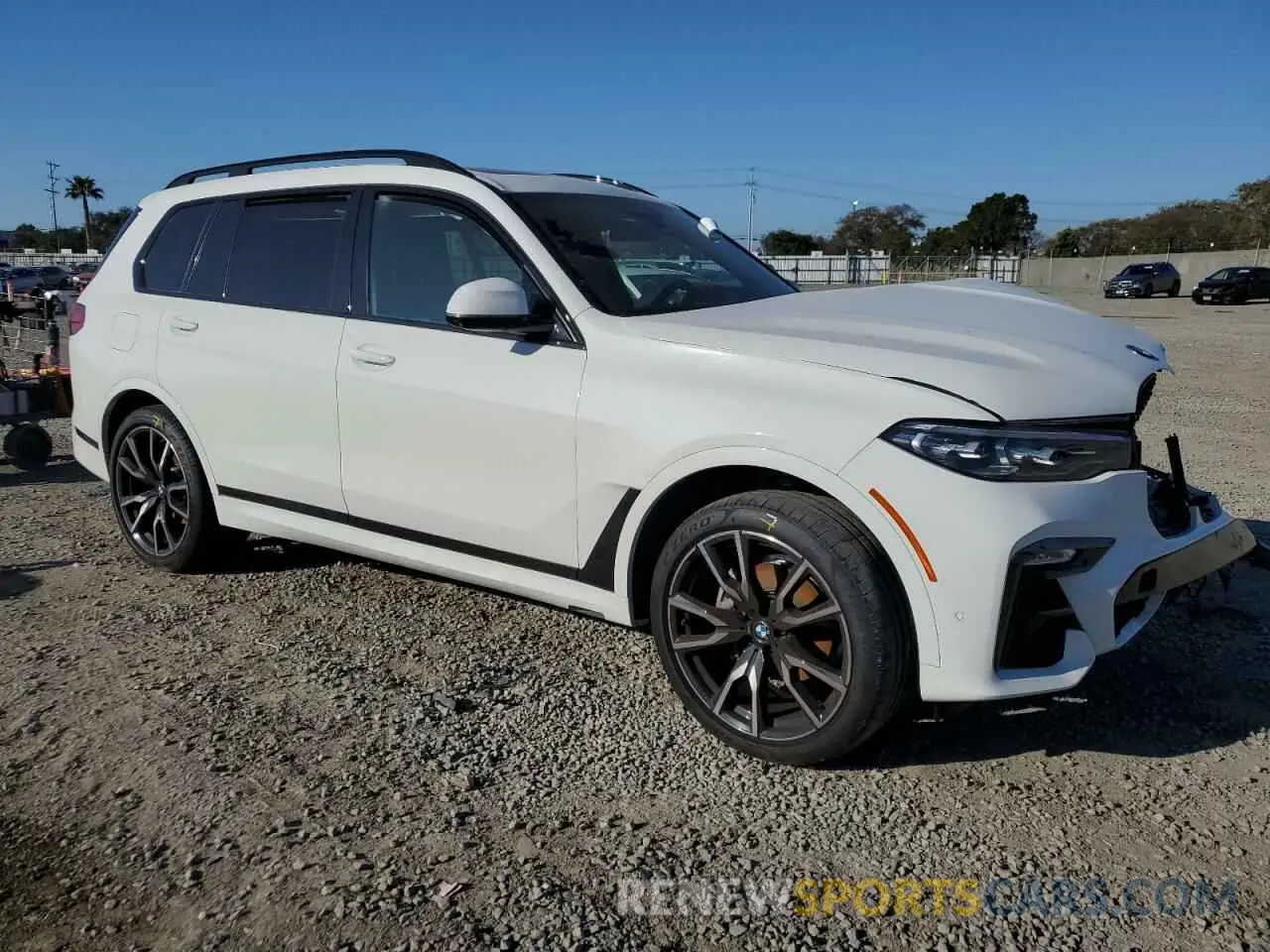 4 Photograph of a damaged car 5UXCW2C04M9G15348 BMW X7 2021