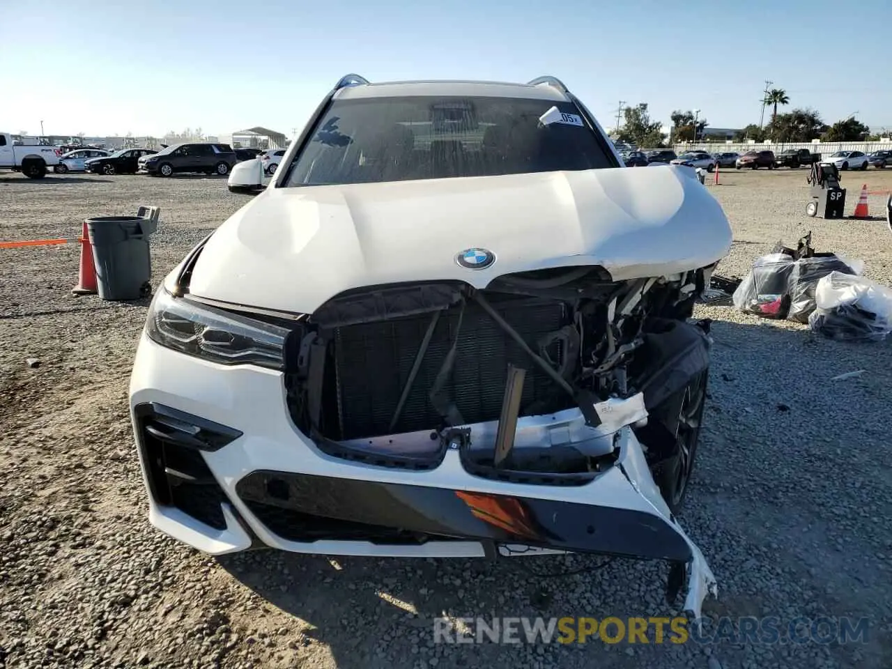5 Photograph of a damaged car 5UXCW2C04M9G15348 BMW X7 2021