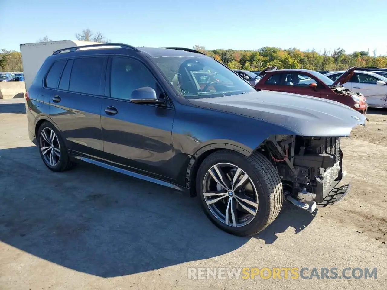4 Photograph of a damaged car 5UXCW2C04M9G58636 BMW X7 2021