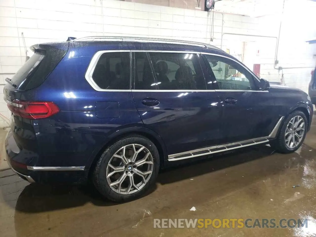 3 Photograph of a damaged car 5UXCW2C04M9G78739 BMW X7 2021
