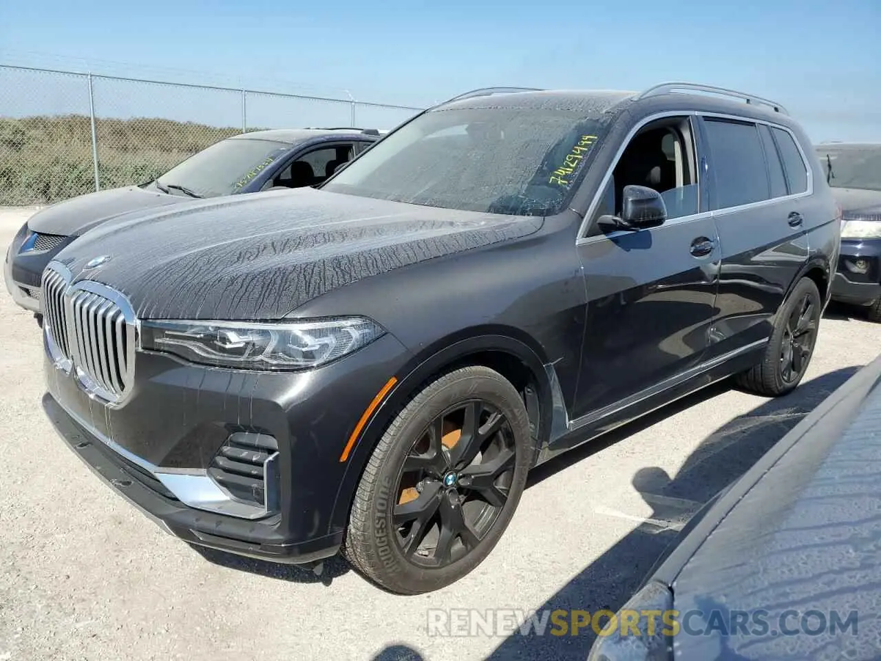 1 Photograph of a damaged car 5UXCW2C05M9E23744 BMW X7 2021