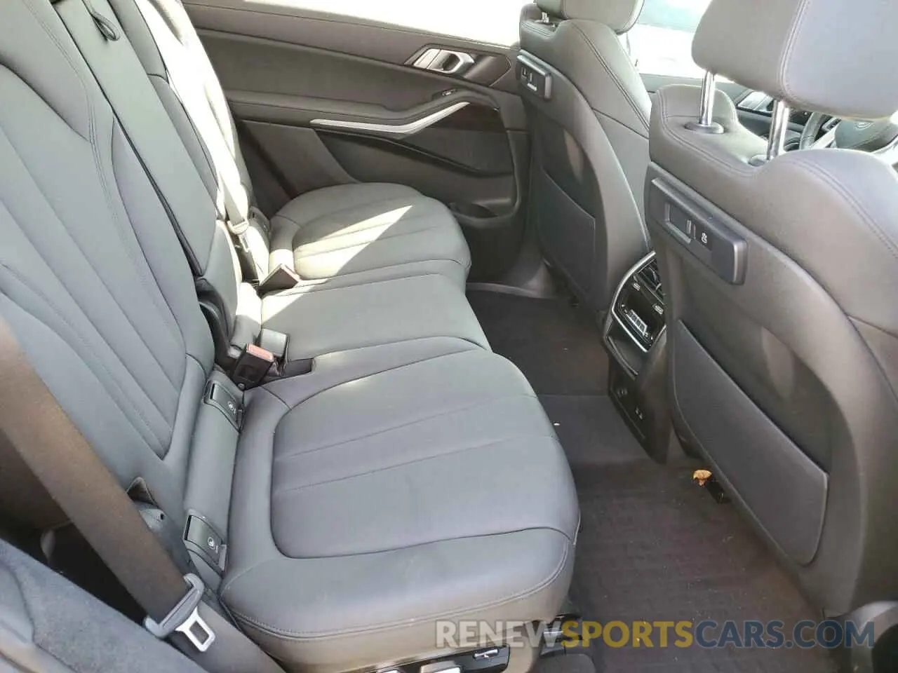 11 Photograph of a damaged car 5UXCW2C05M9E23744 BMW X7 2021