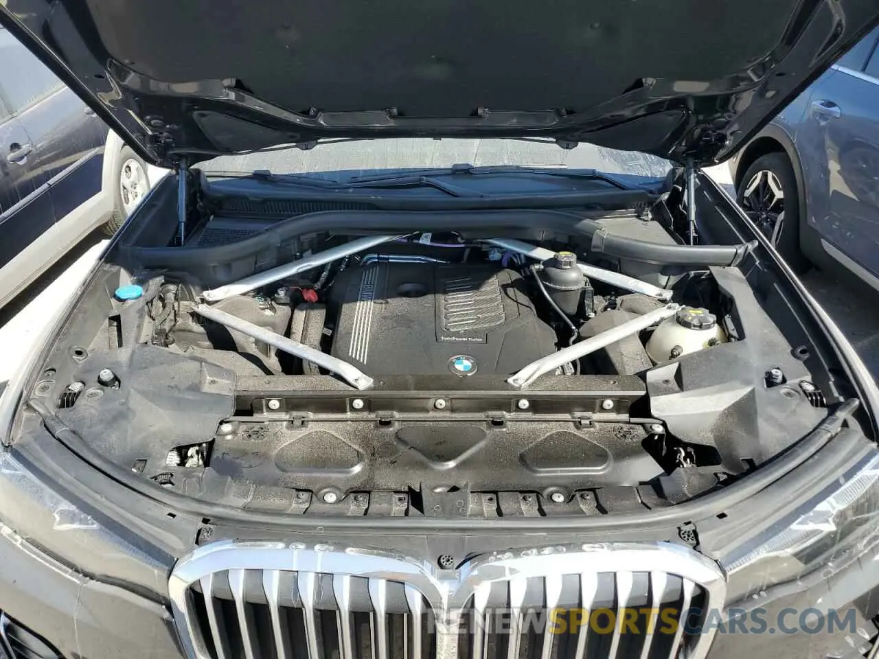12 Photograph of a damaged car 5UXCW2C05M9E23744 BMW X7 2021