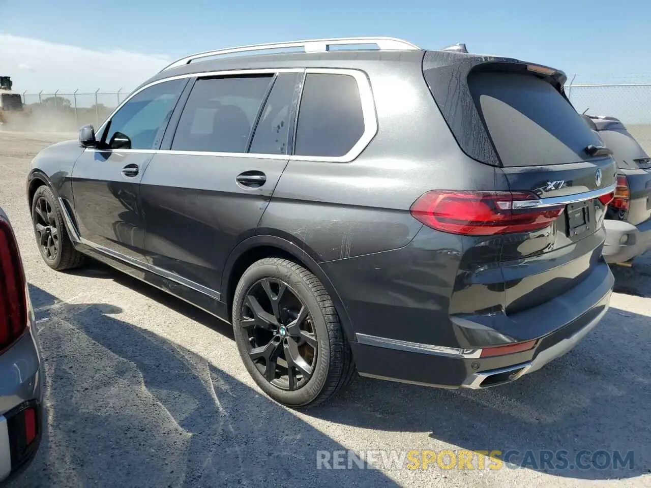 2 Photograph of a damaged car 5UXCW2C05M9E23744 BMW X7 2021