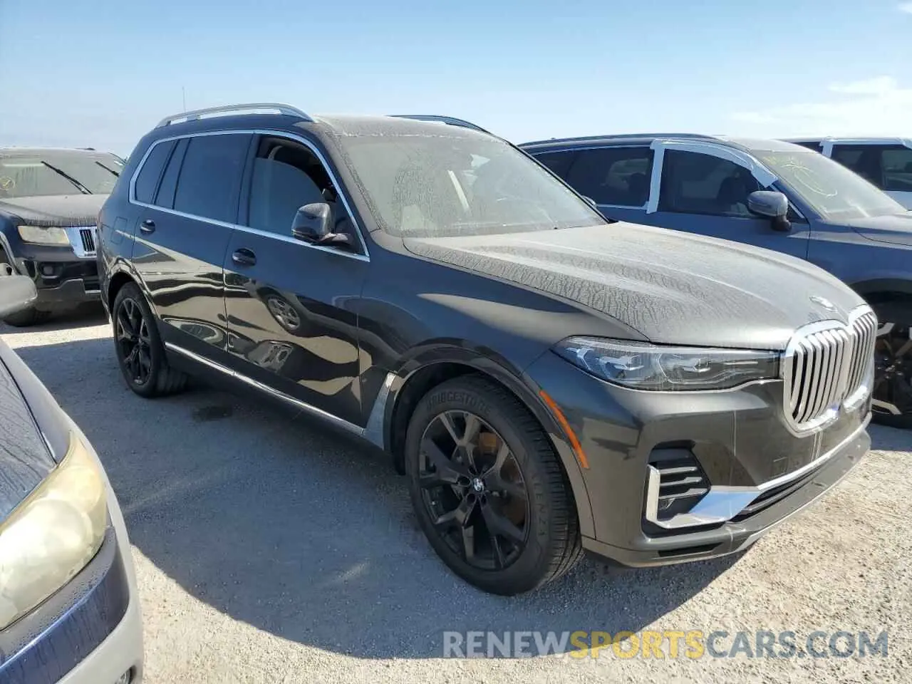 4 Photograph of a damaged car 5UXCW2C05M9E23744 BMW X7 2021