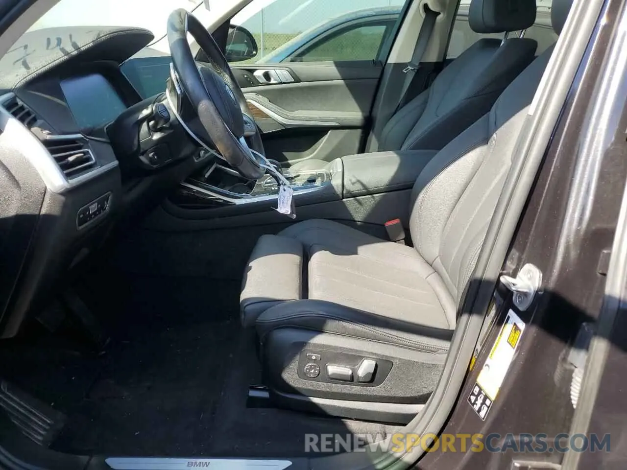 7 Photograph of a damaged car 5UXCW2C05M9E23744 BMW X7 2021