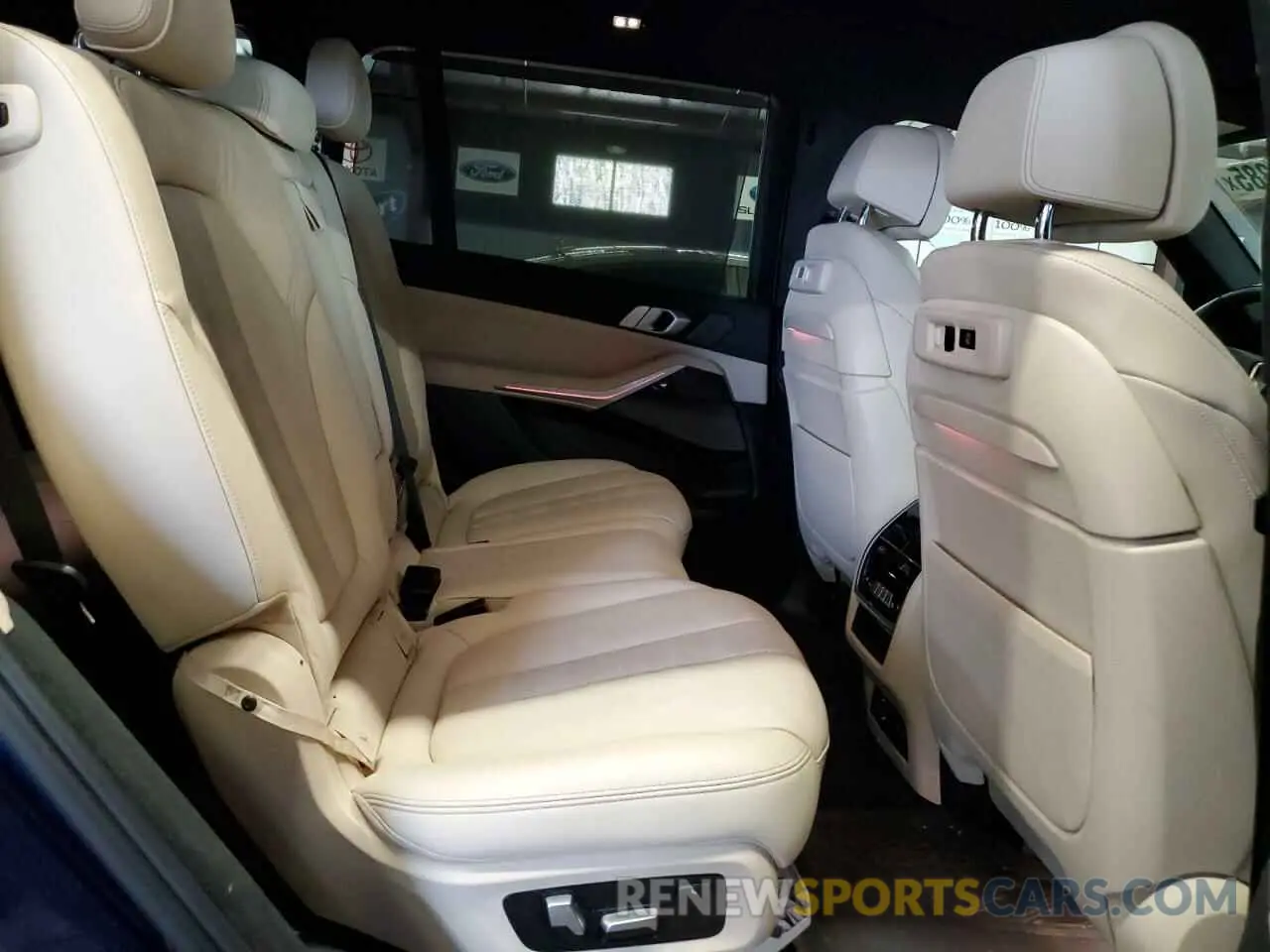 11 Photograph of a damaged car 5UXCW2C05M9E78873 BMW X7 2021