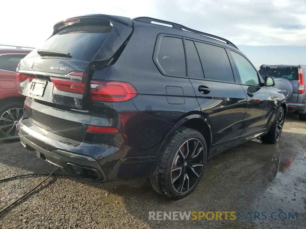3 Photograph of a damaged car 5UXCW2C05M9F28347 BMW X7 2021