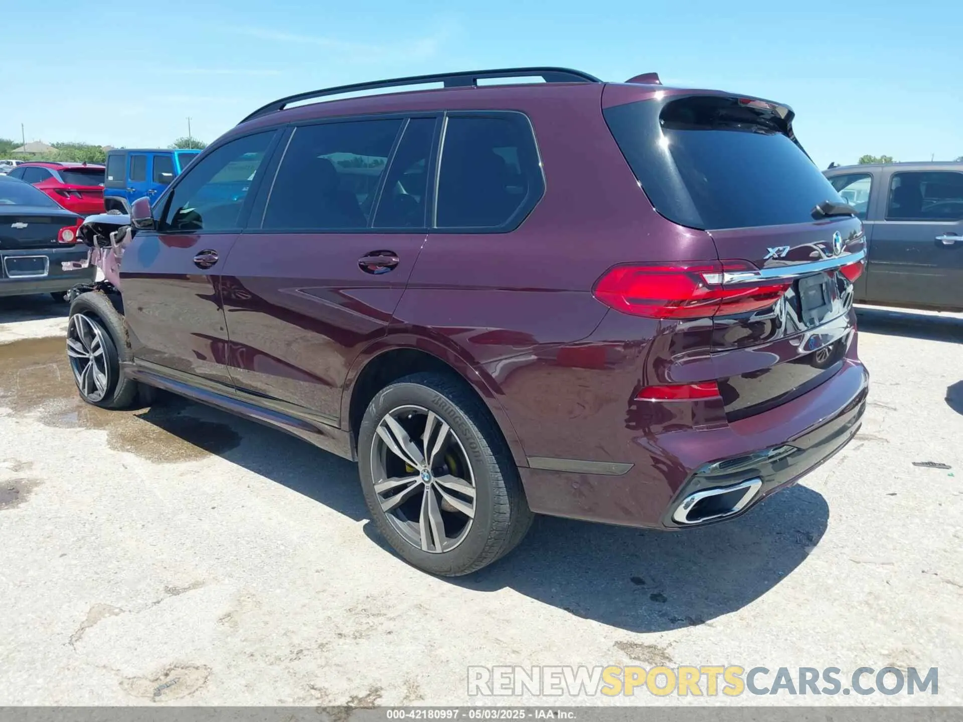 3 Photograph of a damaged car 5UXCW2C05M9F41986 BMW X7 2021