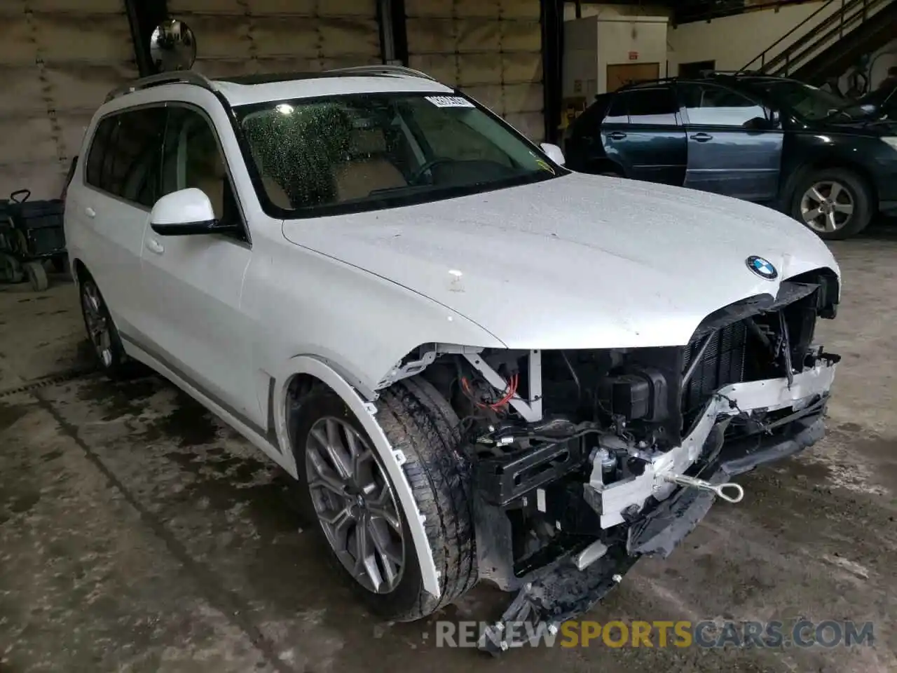 1 Photograph of a damaged car 5UXCW2C05M9H35627 BMW X7 2021