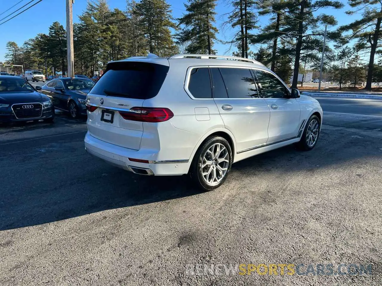 4 Photograph of a damaged car 5UXCW2C06M9E26927 BMW X7 2021