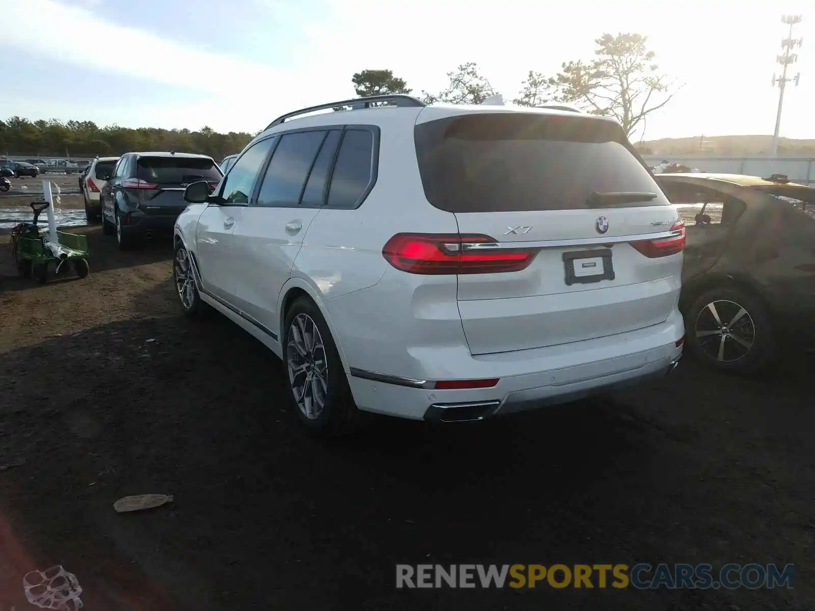 3 Photograph of a damaged car 5UXCW2C06M9F01061 BMW X7 2021