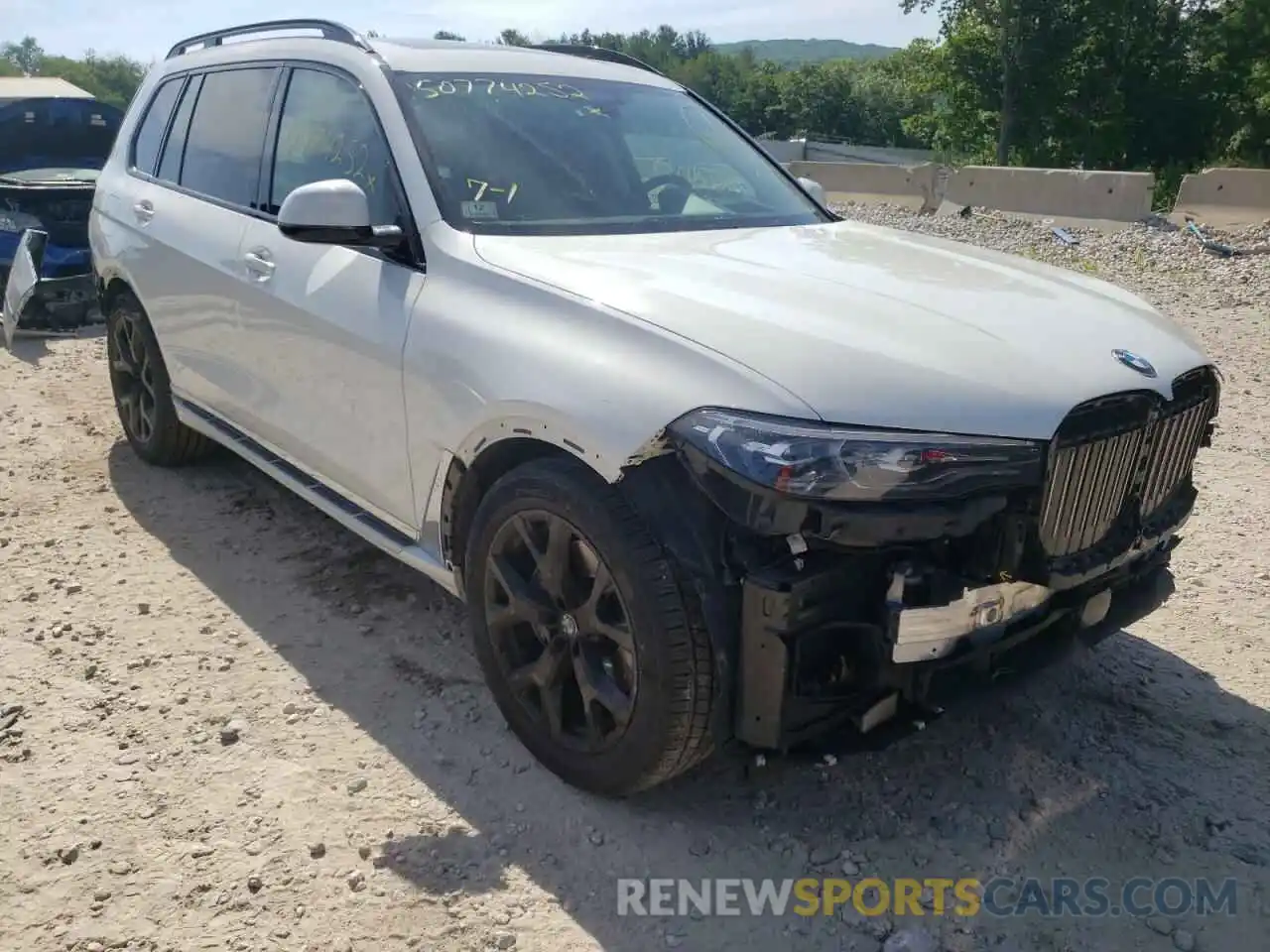 1 Photograph of a damaged car 5UXCW2C06M9F14571 BMW X7 2021