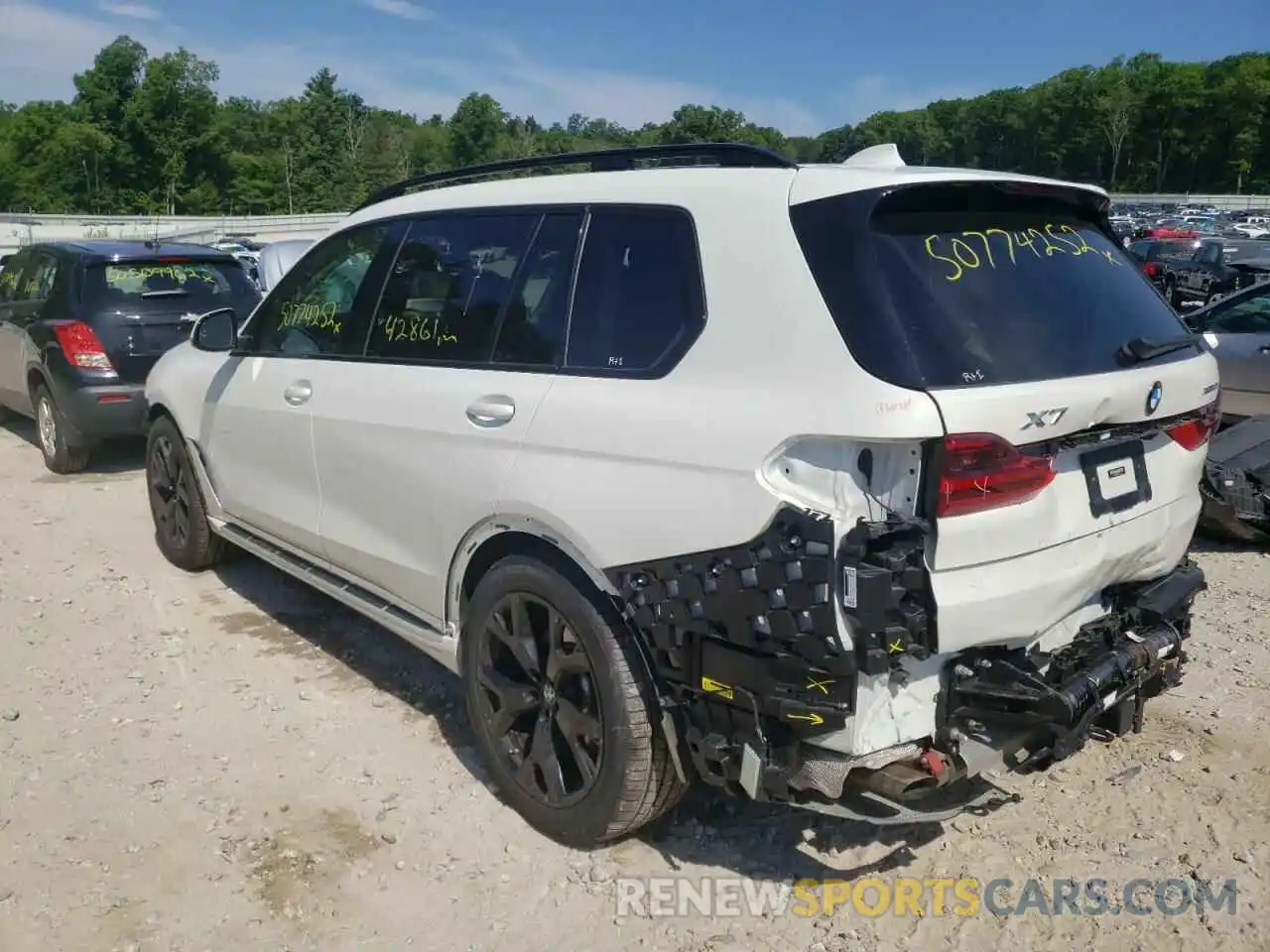 3 Photograph of a damaged car 5UXCW2C06M9F14571 BMW X7 2021