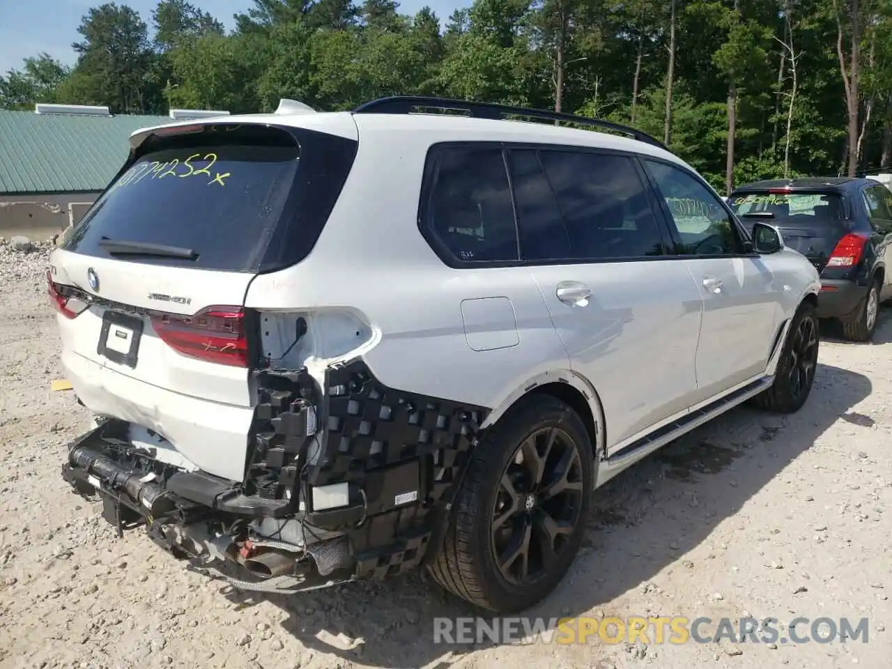 4 Photograph of a damaged car 5UXCW2C06M9F14571 BMW X7 2021