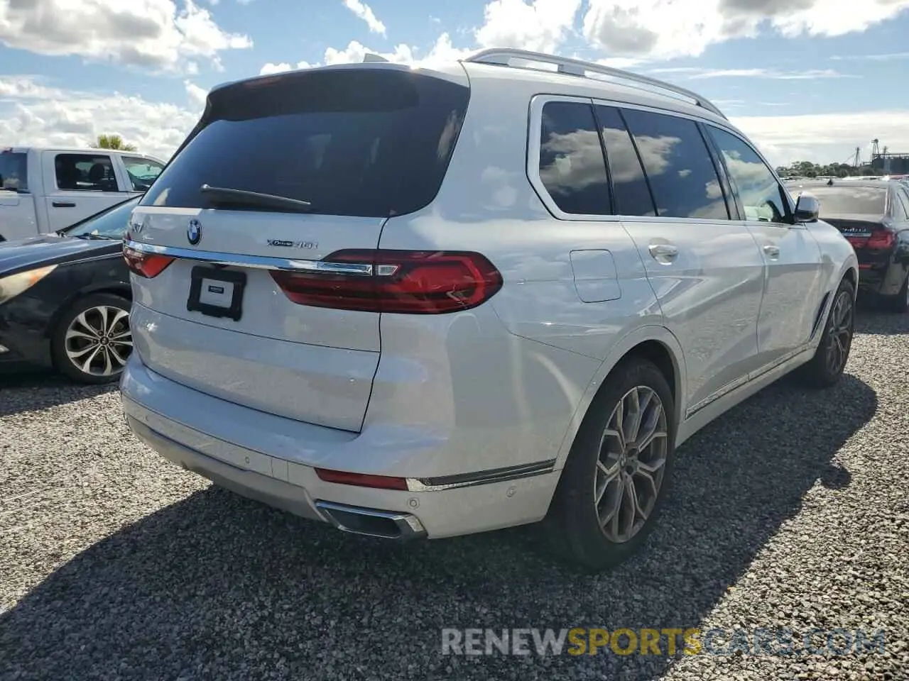 3 Photograph of a damaged car 5UXCW2C06M9F32696 BMW X7 2021