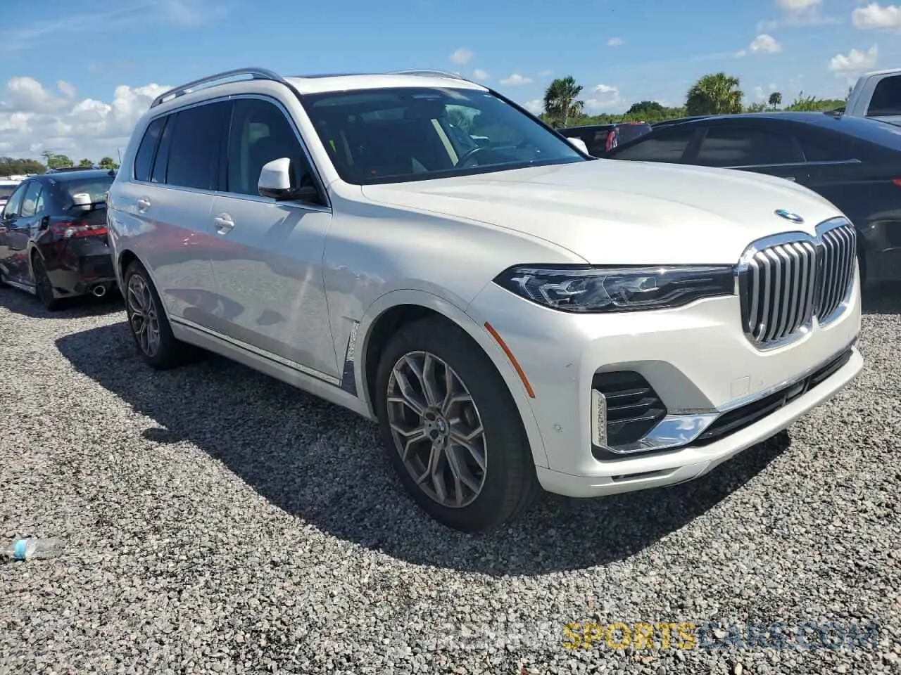 4 Photograph of a damaged car 5UXCW2C06M9F32696 BMW X7 2021