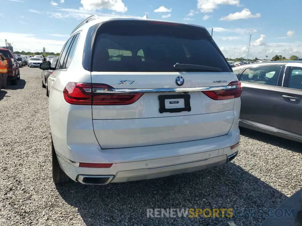6 Photograph of a damaged car 5UXCW2C06M9F32696 BMW X7 2021