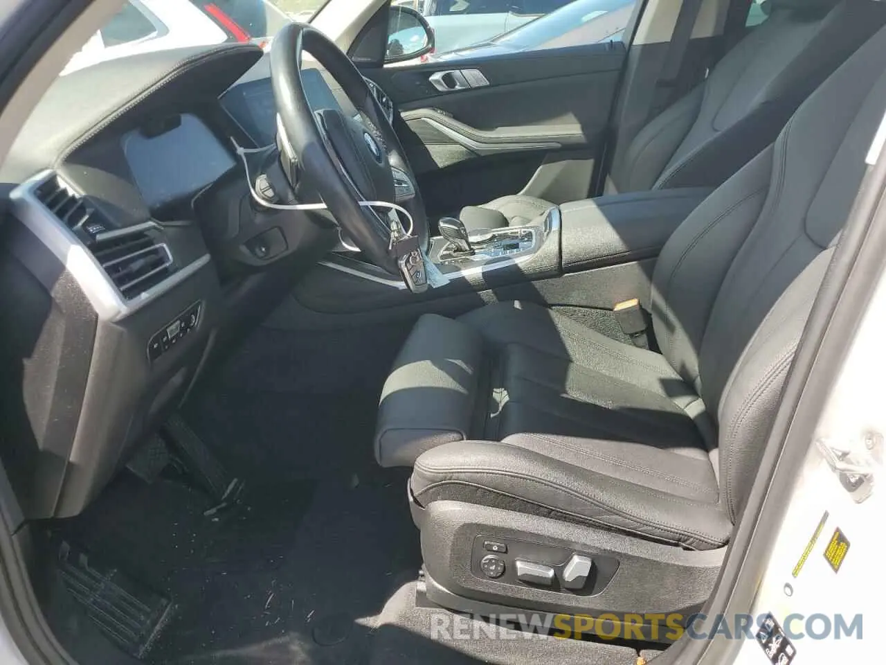 7 Photograph of a damaged car 5UXCW2C06M9F32696 BMW X7 2021