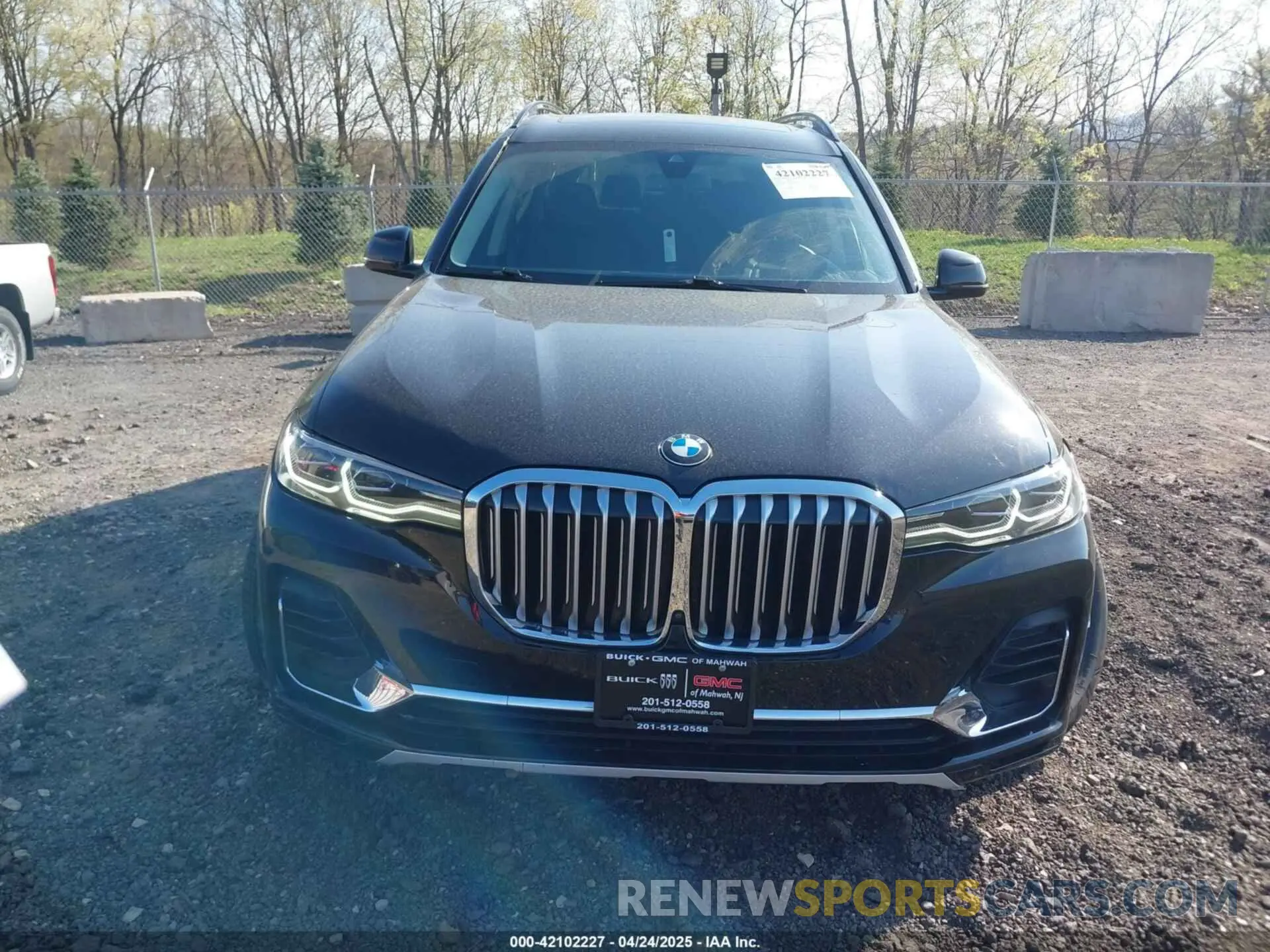 12 Photograph of a damaged car 5UXCW2C06M9F51894 BMW X7 2021