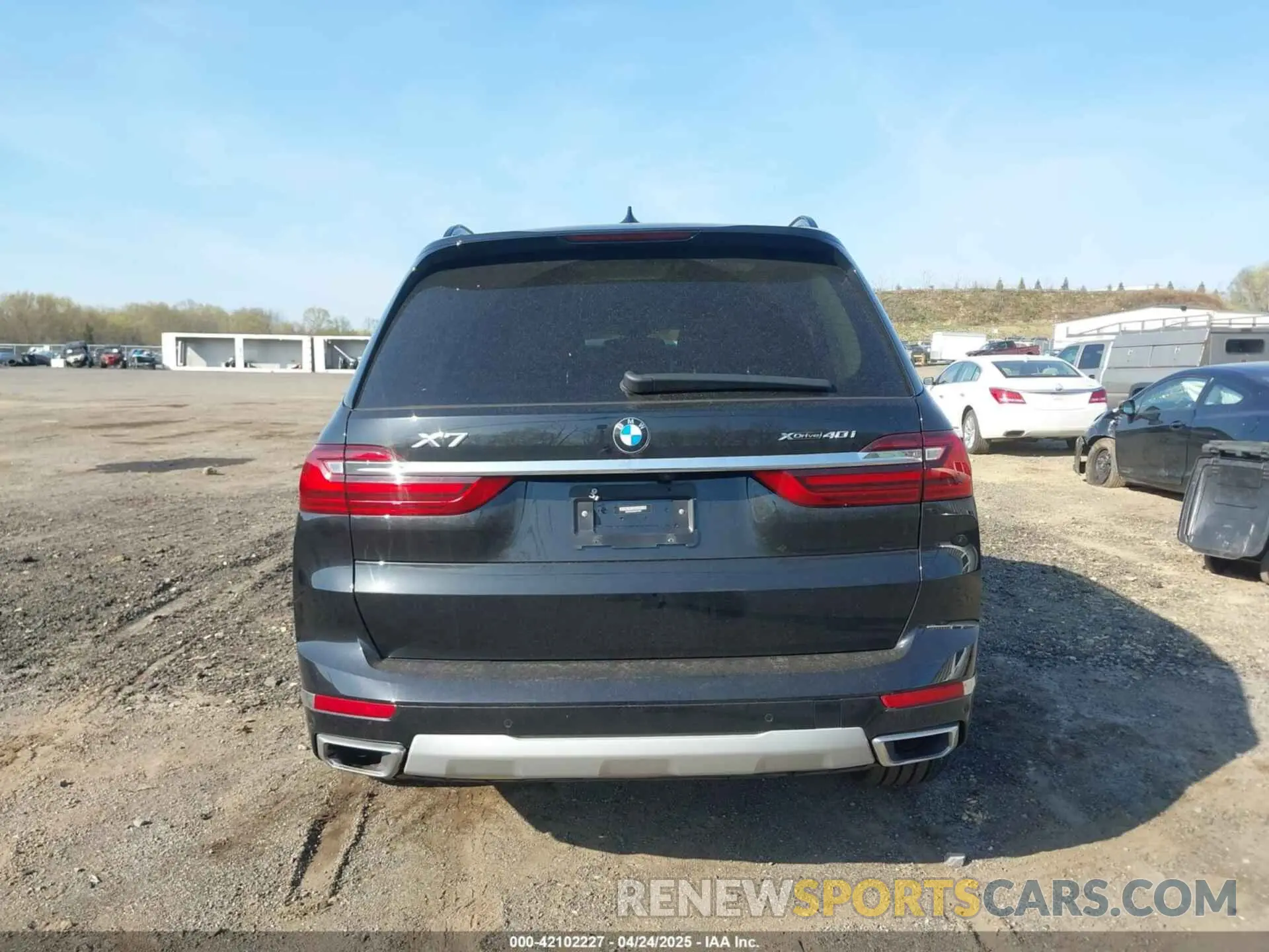 16 Photograph of a damaged car 5UXCW2C06M9F51894 BMW X7 2021