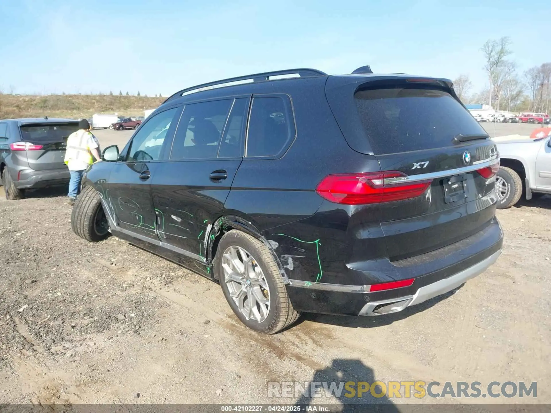 3 Photograph of a damaged car 5UXCW2C06M9F51894 BMW X7 2021
