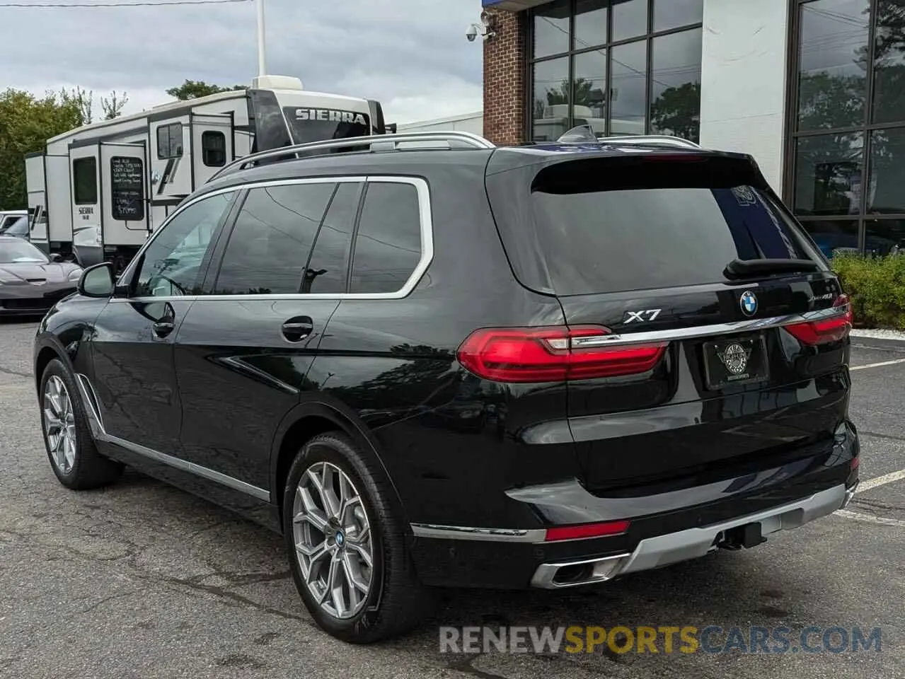 3 Photograph of a damaged car 5UXCW2C06M9G64583 BMW X7 2021
