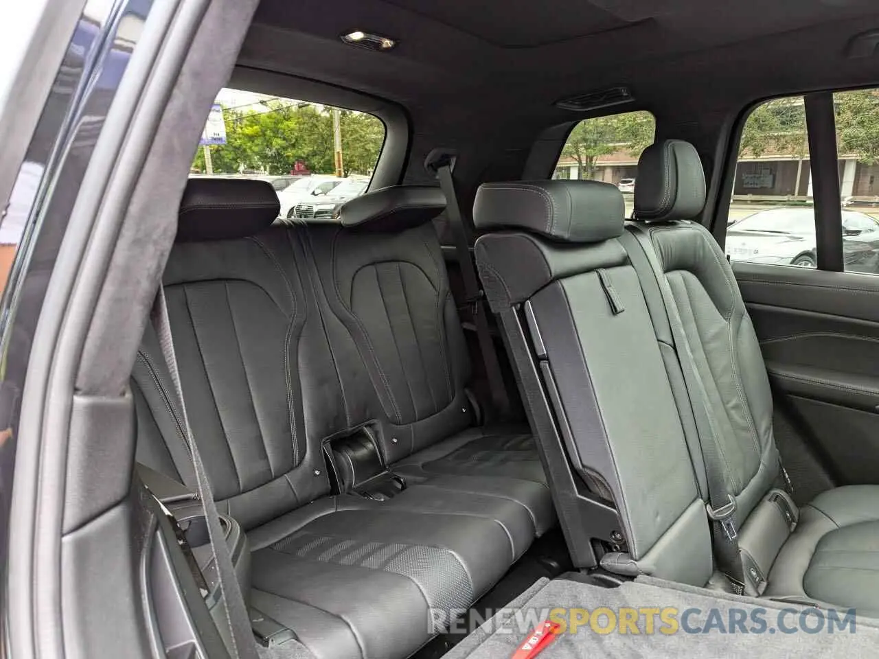 6 Photograph of a damaged car 5UXCW2C06M9G64583 BMW X7 2021
