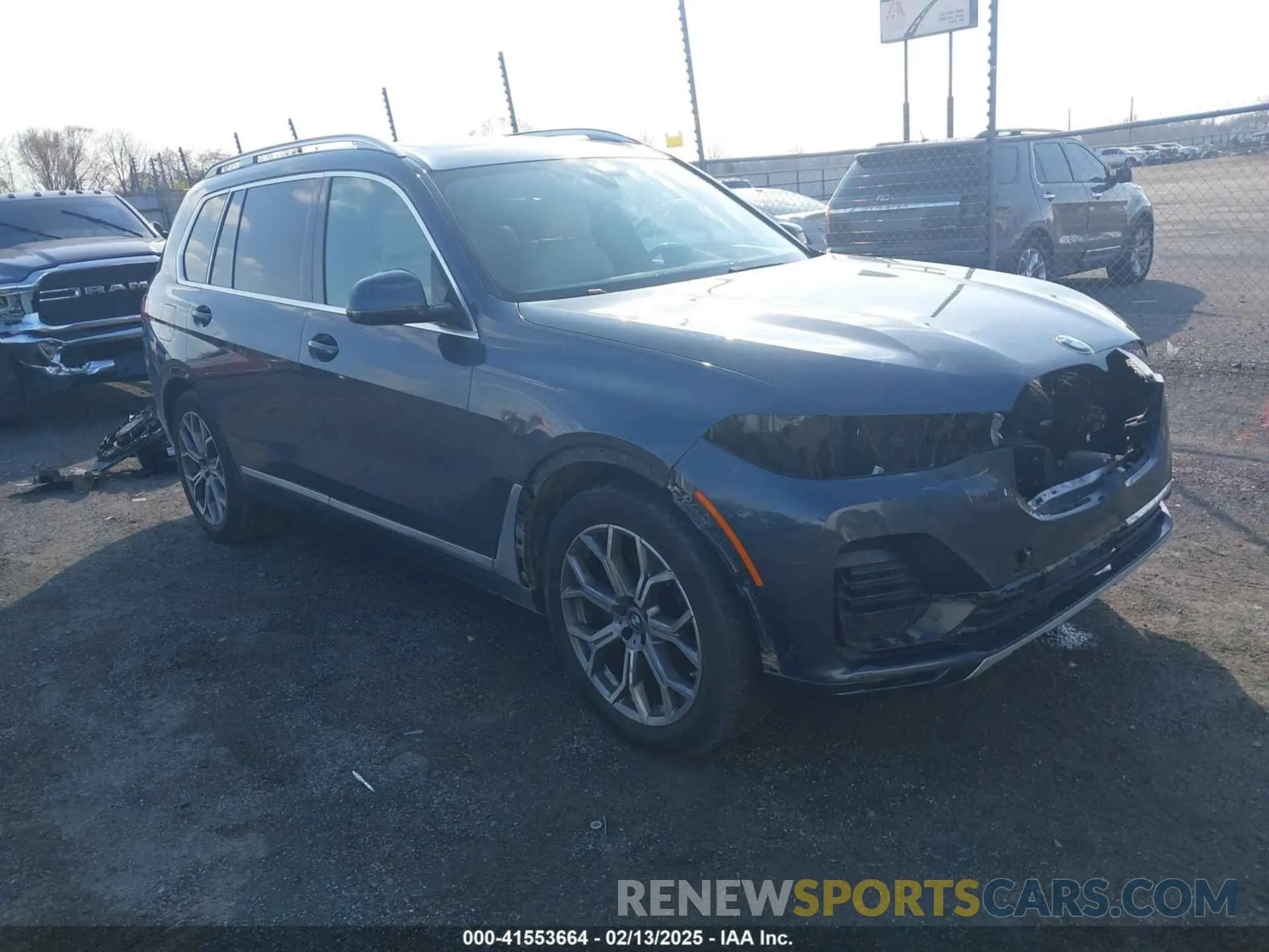 1 Photograph of a damaged car 5UXCW2C06M9H03043 BMW X7 2021