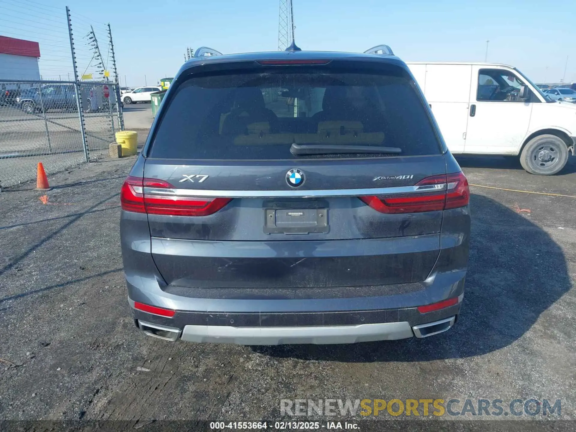 17 Photograph of a damaged car 5UXCW2C06M9H03043 BMW X7 2021