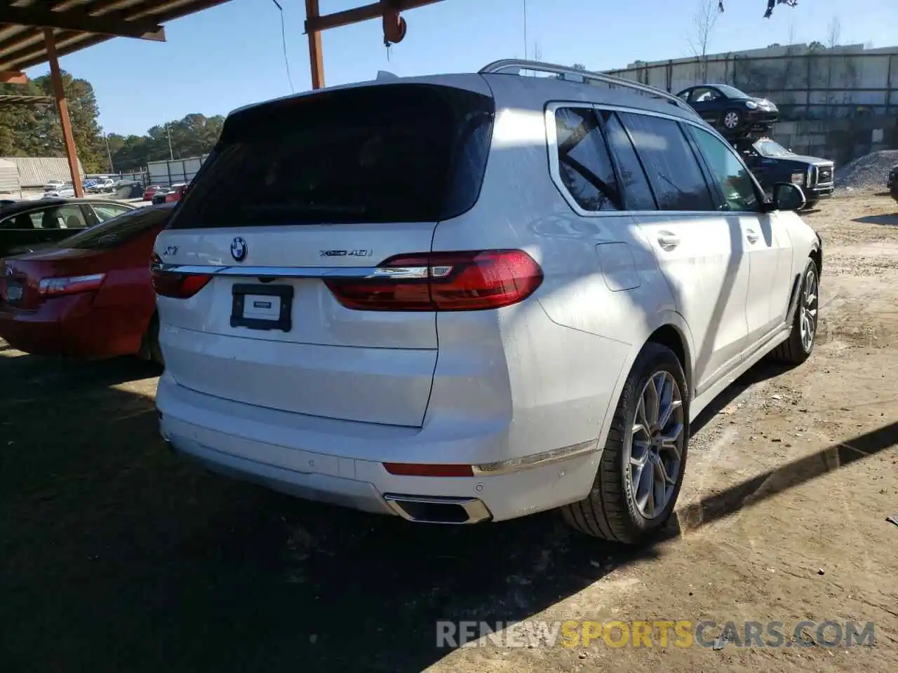 4 Photograph of a damaged car 5UXCW2C06M9H12051 BMW X7 2021