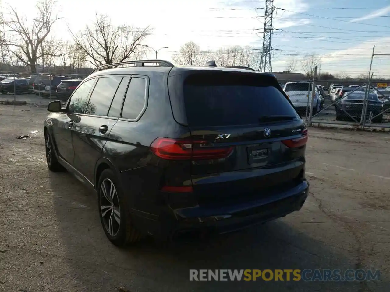 3 Photograph of a damaged car 5UXCW2C06M9H58009 BMW X7 2021