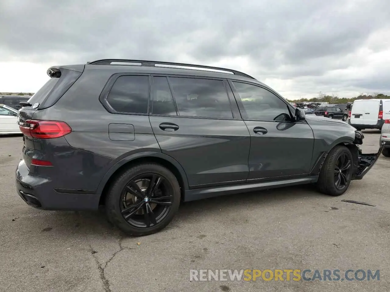 3 Photograph of a damaged car 5UXCW2C07M9H36505 BMW X7 2021