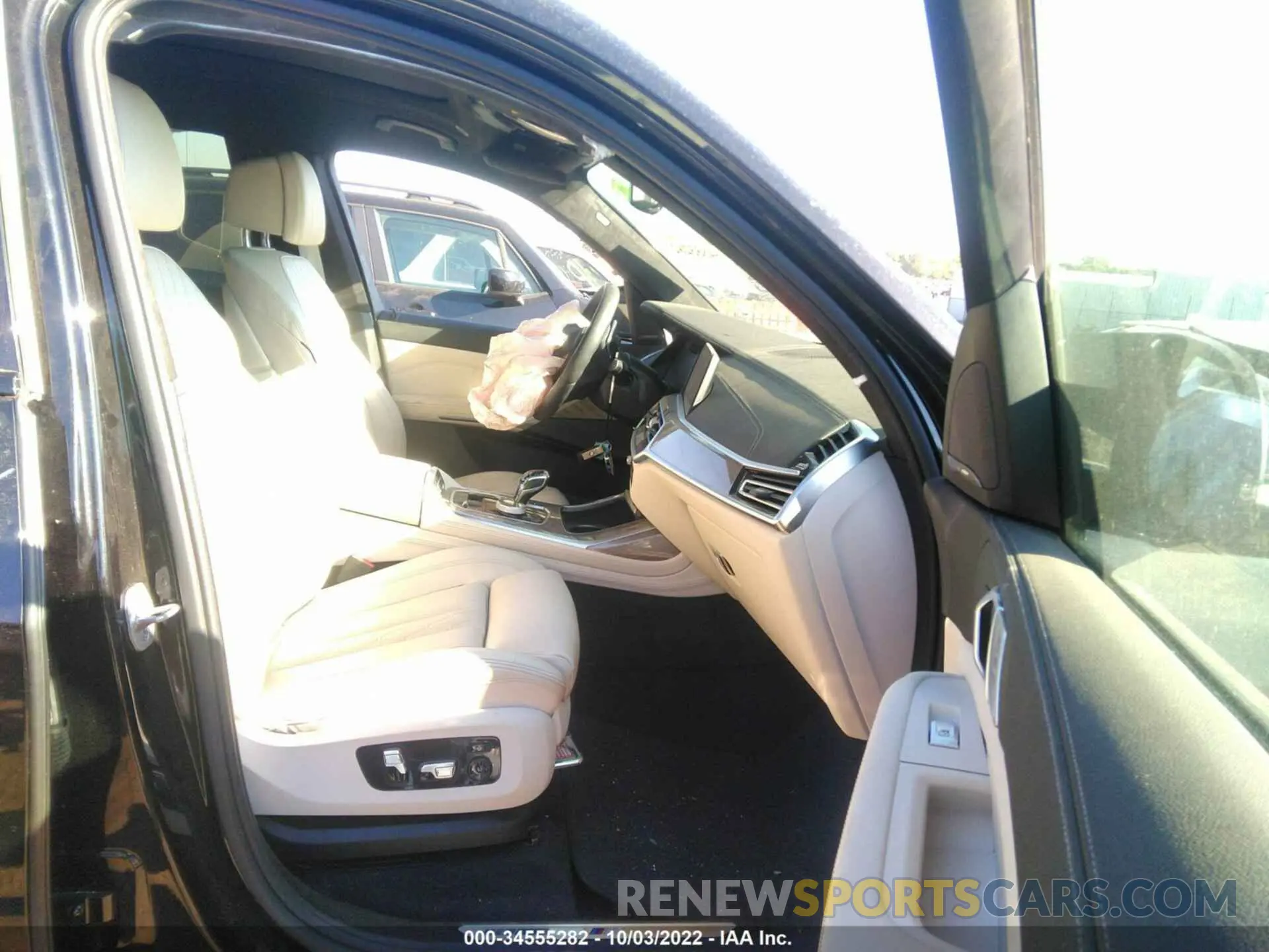 5 Photograph of a damaged car 5UXCW2C08M9D77312 BMW X7 2021