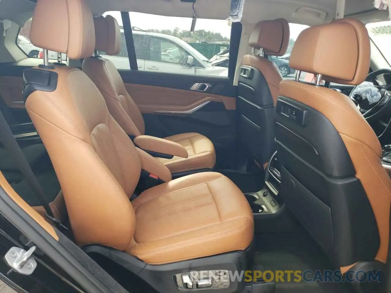 11 Photograph of a damaged car 5UXCW2C08M9E15024 BMW X7 2021