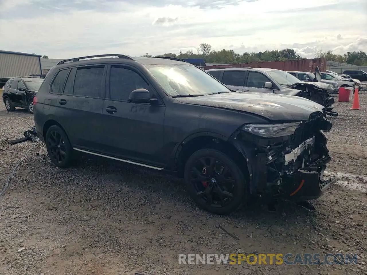 4 Photograph of a damaged car 5UXCW2C08M9E15024 BMW X7 2021