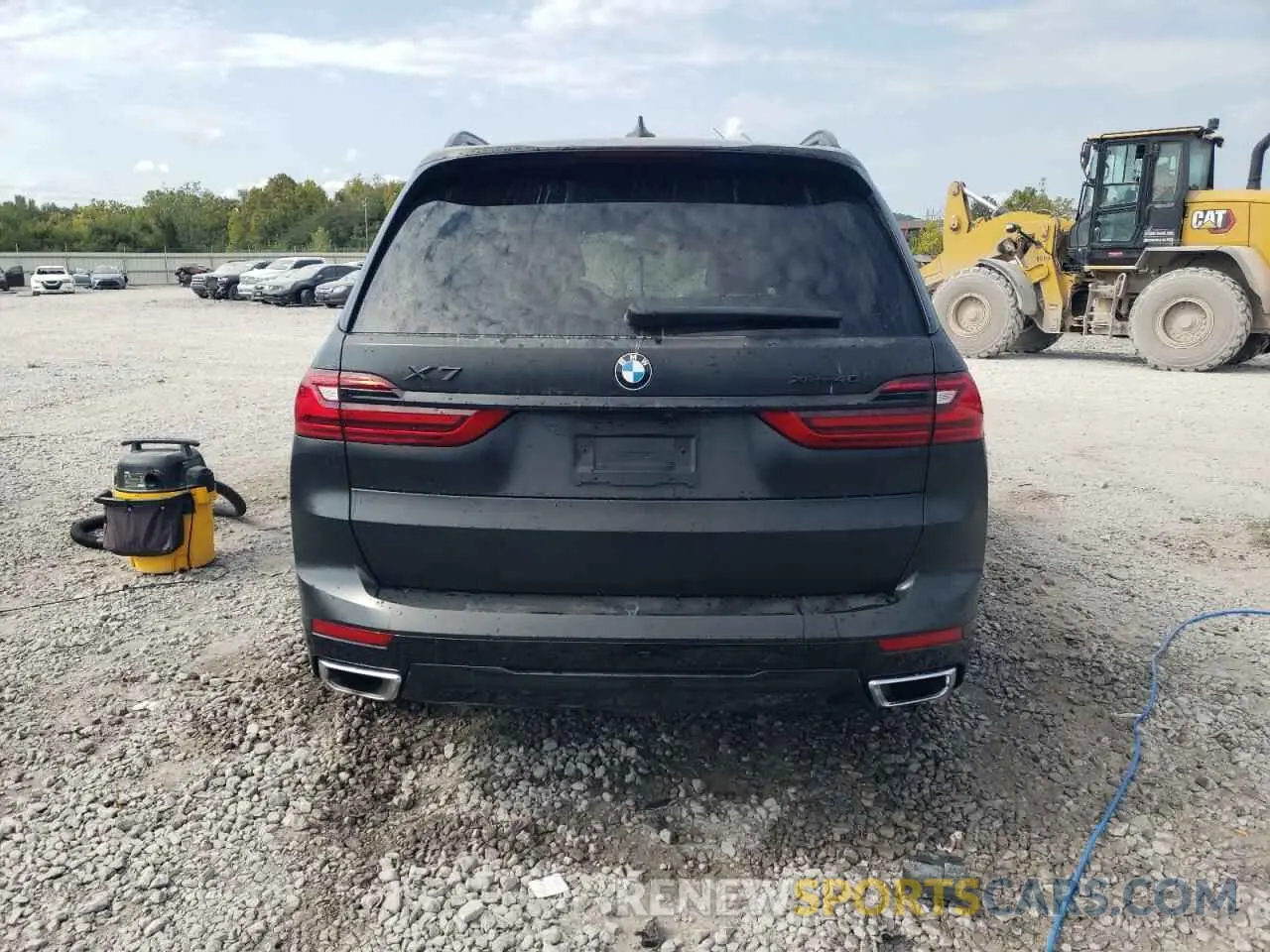 6 Photograph of a damaged car 5UXCW2C08M9E15024 BMW X7 2021