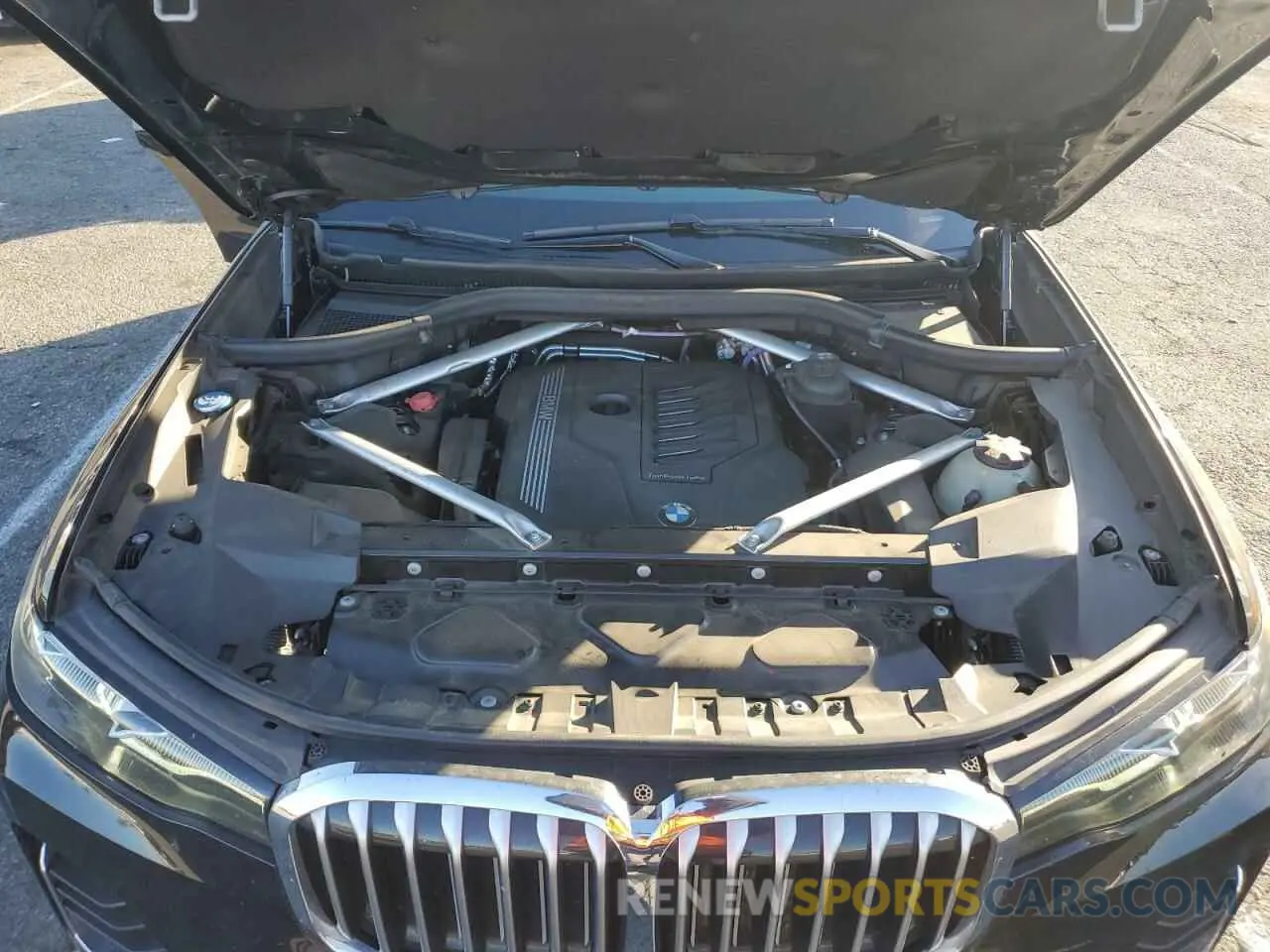 12 Photograph of a damaged car 5UXCW2C08M9F01109 BMW X7 2021