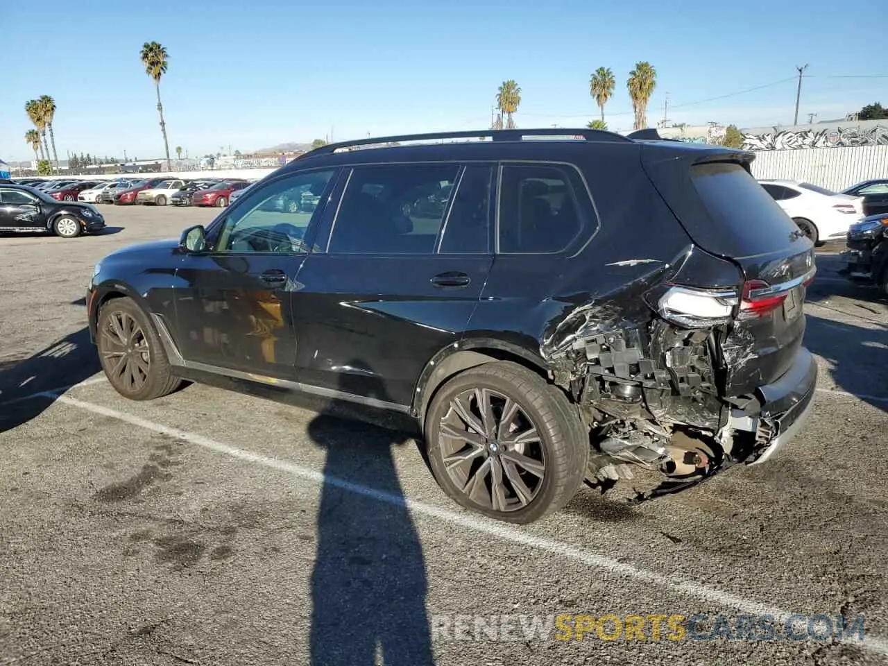 2 Photograph of a damaged car 5UXCW2C08M9F01109 BMW X7 2021